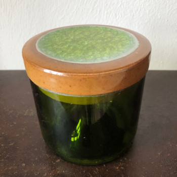 Glasdose mit Steinzeugdeckel