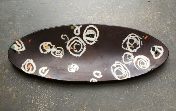 Keramik: ovale Platte, Terrazzo, weiße Kringel